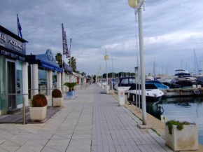 Appartement d'une chambre a Golfe Juan a 150 m de la plage avec vue sur la ville terrasse amenagee et wifi